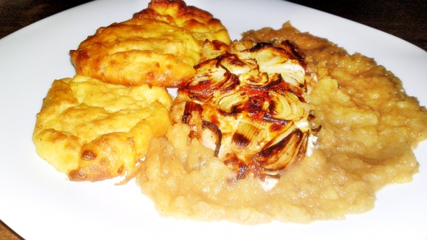 Pečené bravčové pliecko na iný spôsob s jablkovou kašou a zemiakovými pampúšikmi (fotorecept) - obrázok 8