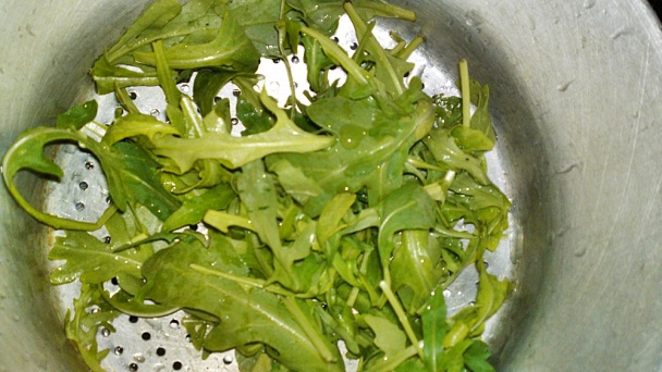 Spaghetti s rukolou, hubami, paradajkami a parmezánom (fotorecept) - obrázok 1