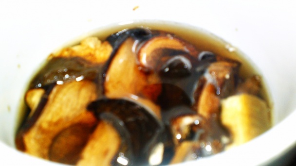 Spaghetti s rukolou, hubami, paradajkami a parmezánom (fotorecept) - obrázok 2