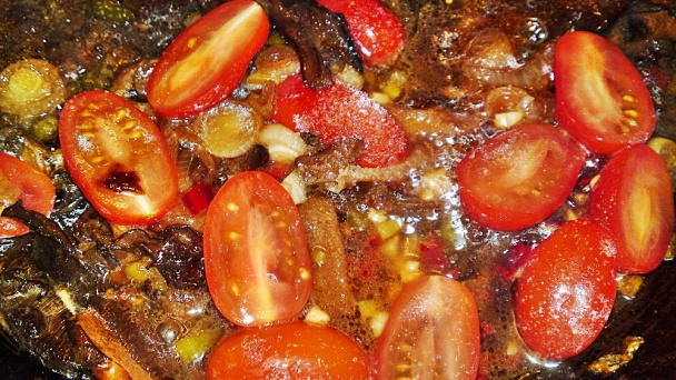 Spaghetti s rukolou, hubami, paradajkami a parmezánom (fotorecept) - obrázok 9