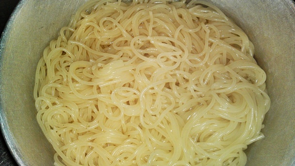 Spaghetti s rukolou, hubami, paradajkami a parmezánom (fotorecept) - obrázok 10