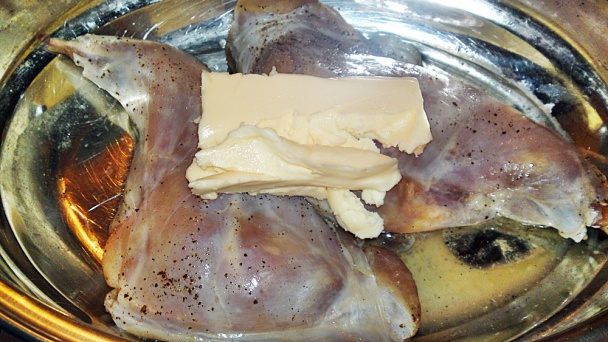 Pečené - dusené králičie stehná na masle a Chardonnay (fotorecept)  - obrázok 6