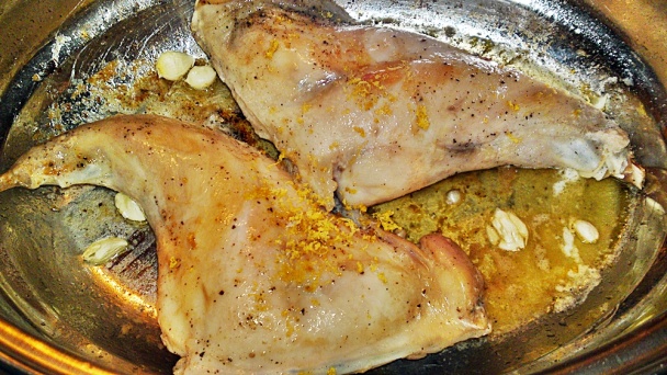 Pečené - dusené králičie stehná na masle a Chardonnay (fotorecept)  - obrázok 9