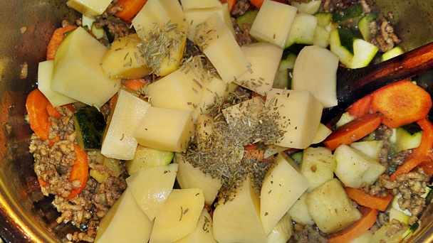 Letný zeleninový hrniec s mletým jahňacím mäsom (fotorecept) - obrázok 9