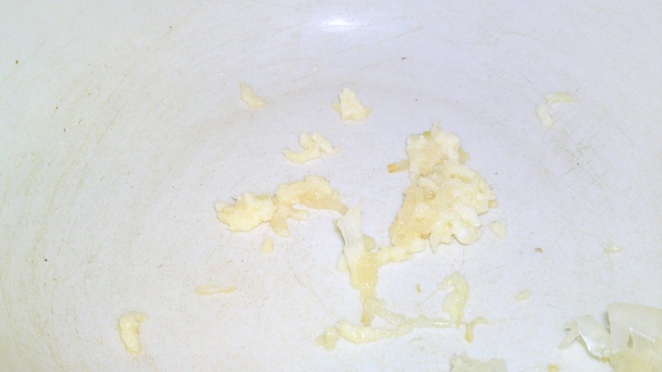 Jablkovo-hruškový šalát s jogurtovo-nivovým krémom a špenátom (fotorecept) - obrázok 1