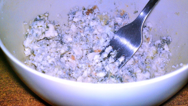 Jablkovo-hruškový šalát s jogurtovo-nivovým krémom a špenátom (fotorecept) - obrázok 3