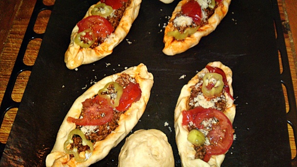 Pide s náplňou z mletého jahňacieho mäsa (fotorecept) - obrázok 8