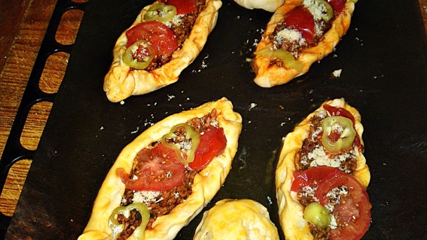 Pide s náplňou z mletého jahňacieho mäsa (fotorecept) - obrázok 9