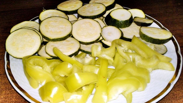 Pikantné lečo s cuketou s údenou paprikou na prírodno (fotorecept) - obrázok 1
