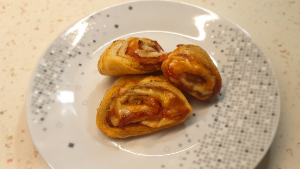 Pizzové trojuholníčky z lístkového cesta (fotorecept) - obrázok 5