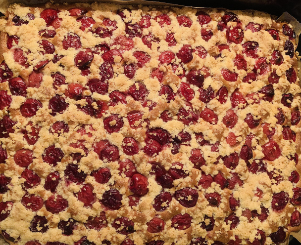 Jednoduchý čerešňový koláč s posýpkou (fotorecept) - obrázok 4