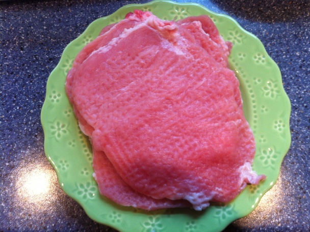 Bravčové rezne na cibulke a šampiňónoch a zapečeným syrom - obrázok 4