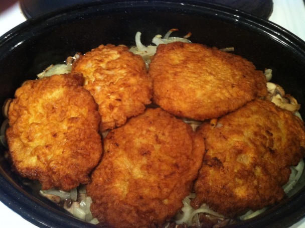 Bravčové rezne na cibulke a šampiňónoch a zapečeným syrom - obrázok 6