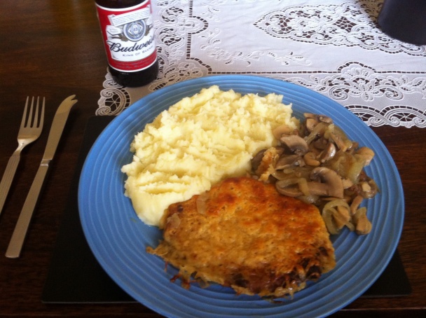 Bravčové rezne na cibulke a šampiňónoch a zapečeným syrom - obrázok 9