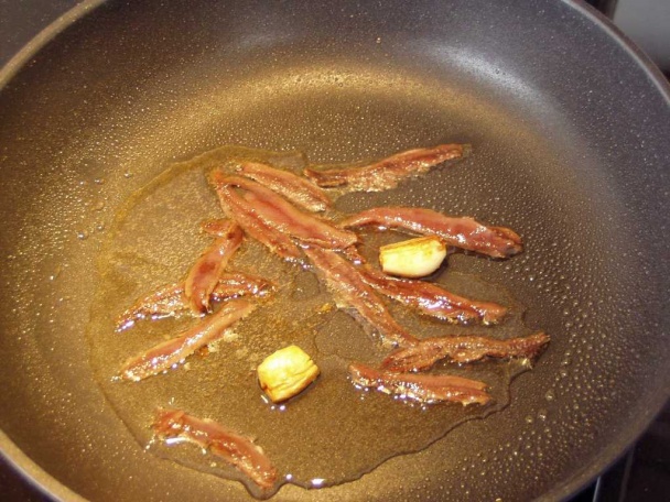 Penne so sardelami - obrázok 1