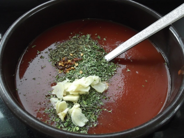 Dve pizze: s krevetami a medvedím cesnakom, so žampiónmi (fotorecept) - obrázok 1