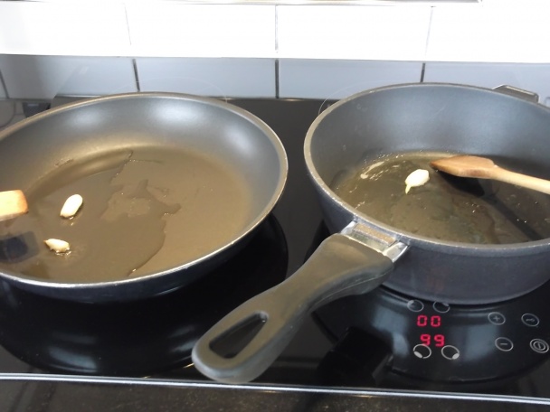 Dve pizze: s krevetami a medvedím cesnakom, so žampiónmi (fotorecept) - obrázok 2