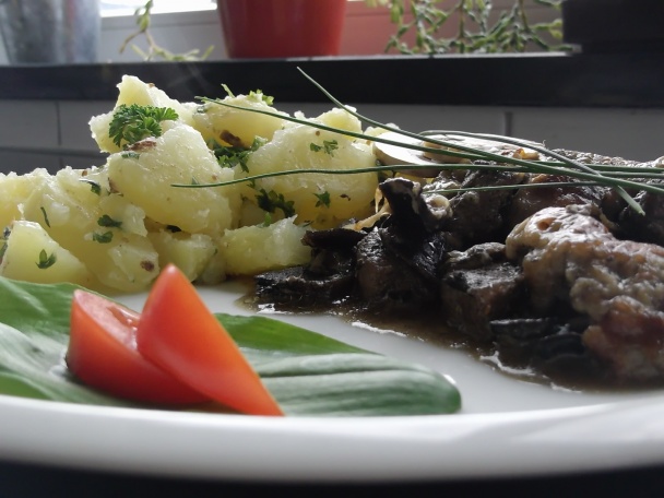 Gratinované bravčové s hubami a medvedím cesnakom + šalát s medvedím cesnakom (fotorecept) - obrázok 10