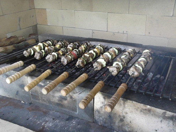 Grilované špízy s jablkom a cuketou - obrázok 3