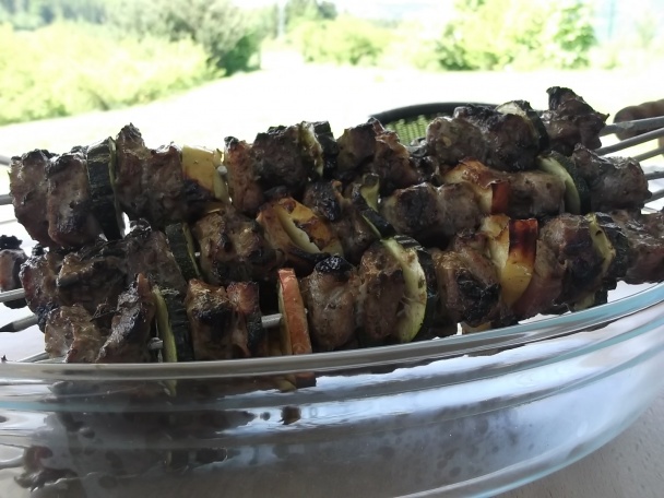 Grilované špízy s jablkom a cuketou - obrázok 5