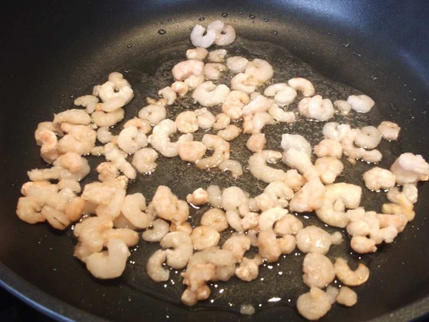 Penne s krevetami, sušenými paradajkami a medvedím cesnakom (fotorecept) - obrázok 1