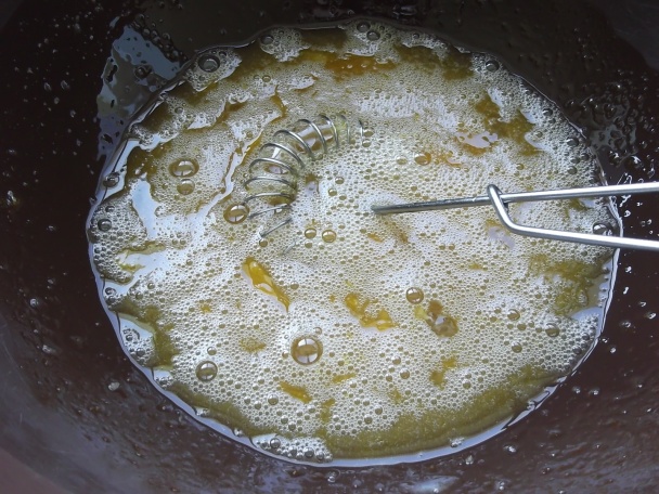 Broskyňový koláč s medom a medovkou-hrnčekový (fotorecept) - obrázok 1