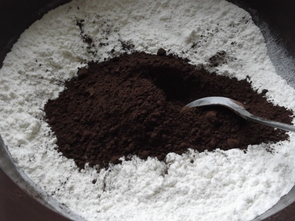 Bláznivý koláč ku kávičke - hrnčekový (fotorecept) - obrázok 1