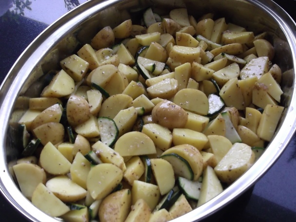 Diabolská krkovička na zemiakovo-cuketovej perinke - eintopf (fotorecept) - obrázok 2