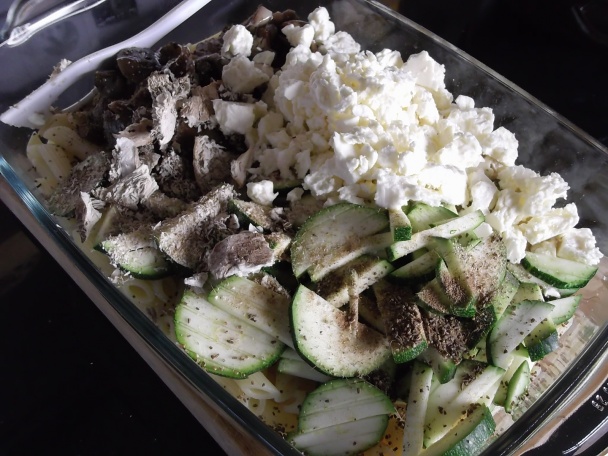 Penne zapečené s hubami, fetou a cuketou (fotorecept) - obrázok 1