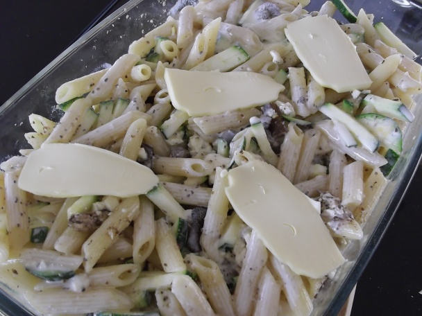 Penne zapečené s hubami, fetou a cuketou (fotorecept) - obrázok 3