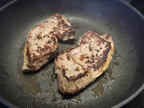 Steak s vínovou redukciou s korením a chilli (fotorecept) - obrázok 4