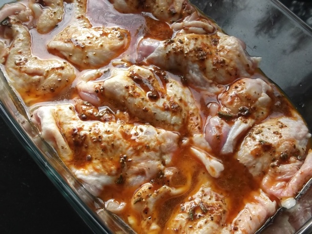 Pikantné pečené kuracie stehná s vínovo - cesnakovou redukciou (fotorecept) - obrázok 3