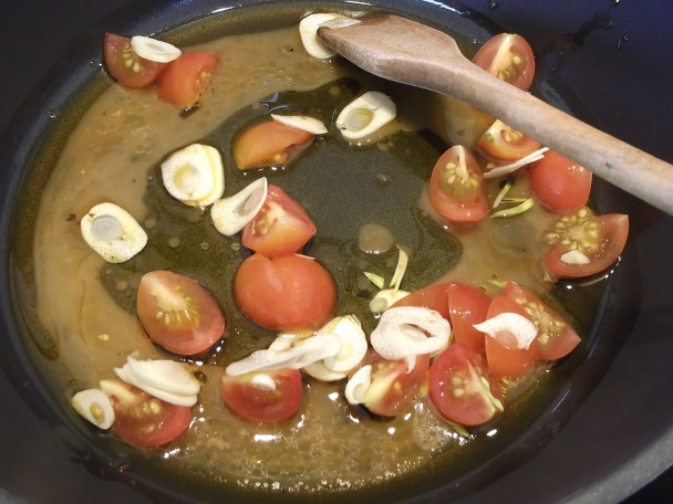 Pikantné pečené kuracie stehná s vínovo - cesnakovou redukciou (fotorecept) - obrázok 5