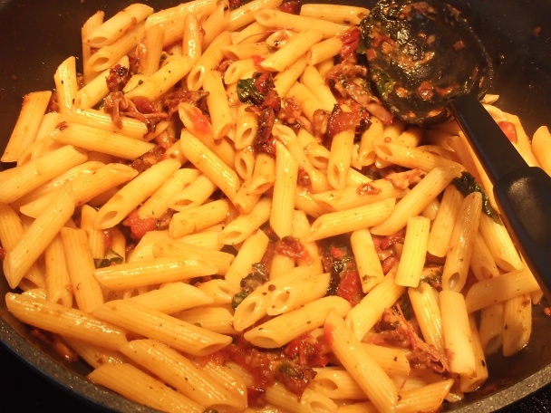 Penne so sušenou šunkou a sušenými paradajkami - obrázok 6