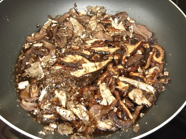 Kuracie stehná s hubovou plnkou a hubovou redukciou (fotorecept) - obrázok 1