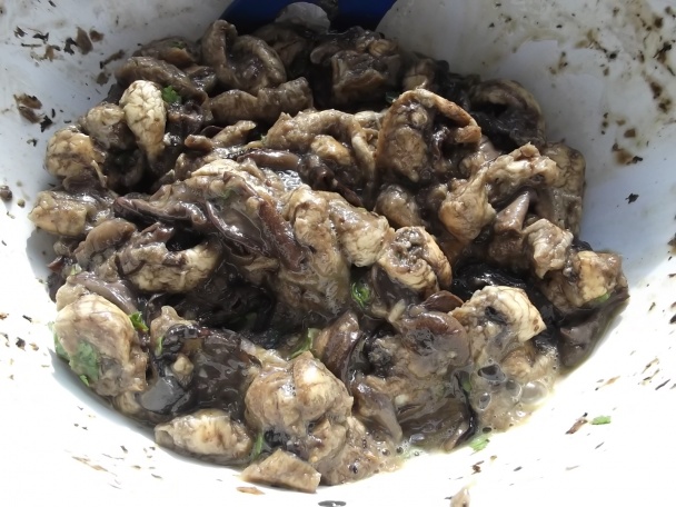 Kuracie stehná s hubovou plnkou a hubovou redukciou (fotorecept) - obrázok 4