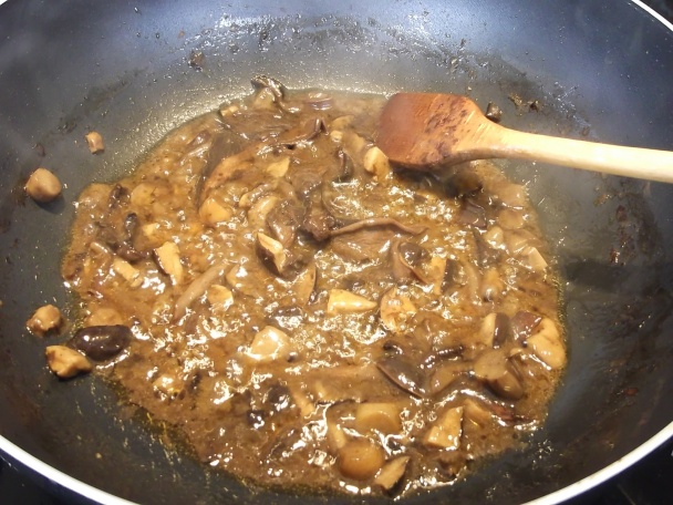 Kuracie stehná s hubovou plnkou a hubovou redukciou (fotorecept) - obrázok 9