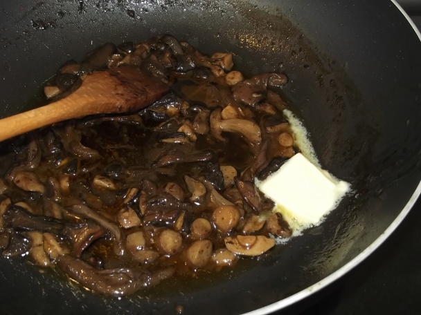 Kuracie stehná s hubovou plnkou a hubovou redukciou (fotorecept) - obrázok 10