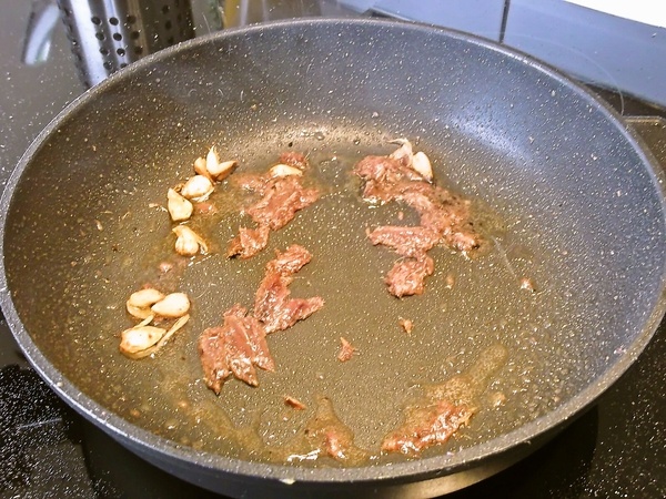 Penne so sardelami, sušenými paradajkami a mozzarellou (fotorecept) - obrázok 1