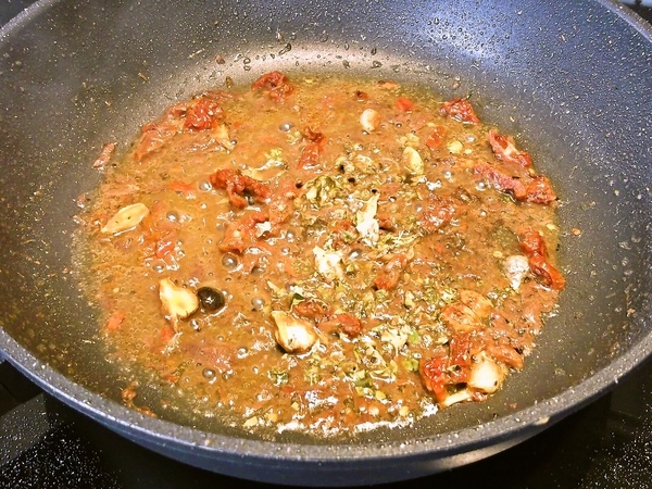 Penne so sardelami, sušenými paradajkami a mozzarellou (fotorecept) - obrázok 3