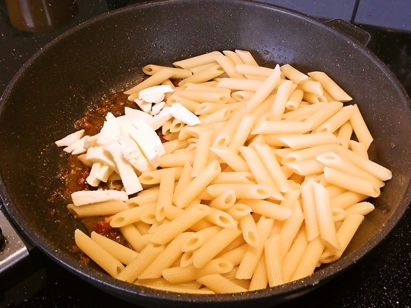 Penne so sardelami, sušenými paradajkami a mozzarellou (fotorecept) - obrázok 4