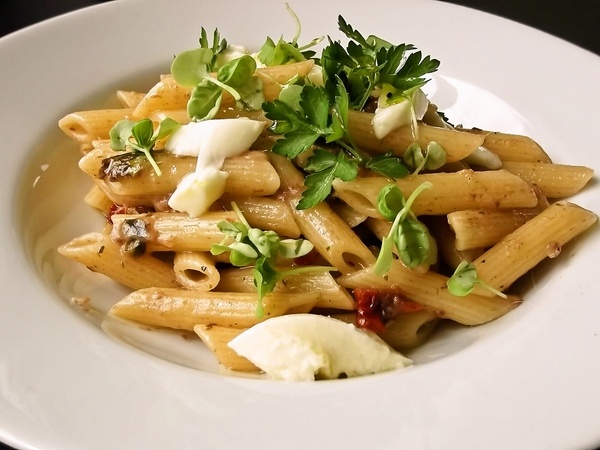 Penne so sardelami, sušenými paradajkami a mozzarellou (fotorecept) - obrázok 5