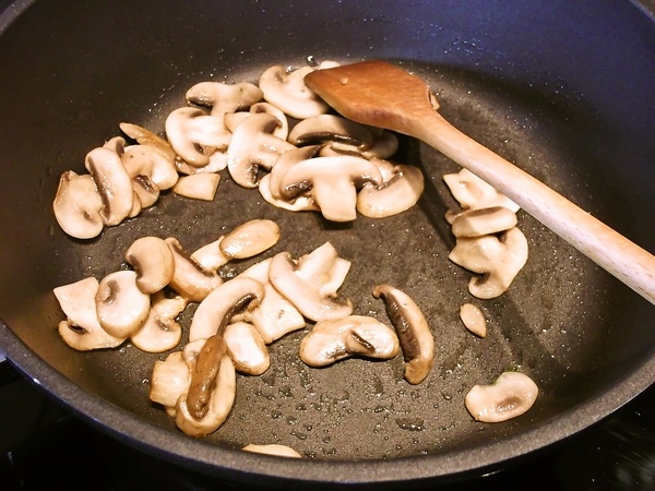 Špargľa s pečiarkovou omáčkou - obrázok 1