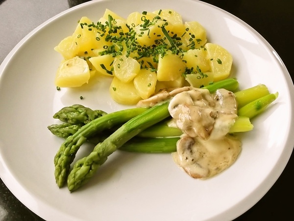 Špargľa s pečiarkovou omáčkou - obrázok 4