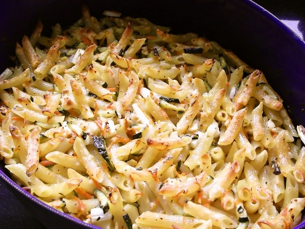 Penne zapečené so špargľou, fetou a zeleninou - obrázok 3