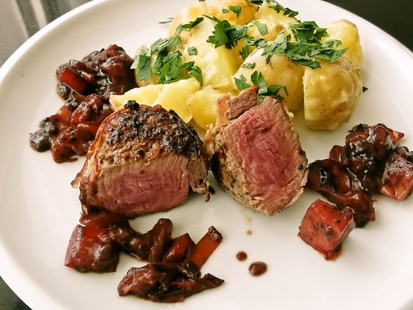 Steak v slaninovom opasku na zelenom korení (fotorecept) - obrázok 6