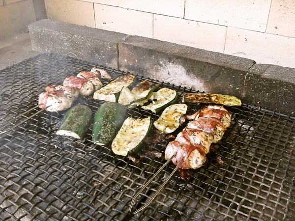 Grilované kuracie prsia v bôčikovom šate (fotorecept) - obrázok 2