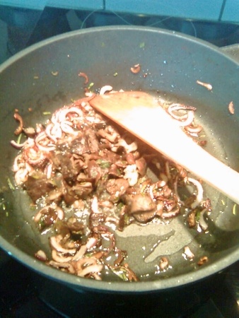 Bravčová pečeň restovaná s václavkami a bylinkami (fotorecept) - obrázok 2