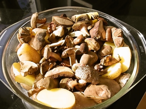 Hubový pekáč č. 2 - pečený aj so zemiakmi (fotorecept) - obrázok 3