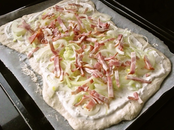 Dvaja z jedného cesta - pizza a cibuľový koláč (fotorecept) - obrázok 6